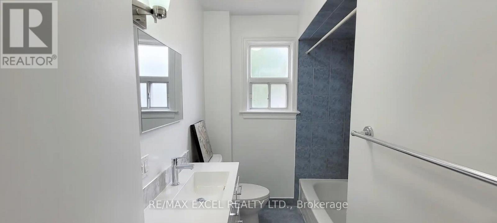 2 Rufford Road, Toronto, Ontario  M8W 4V4 - Photo 11 - W12971630