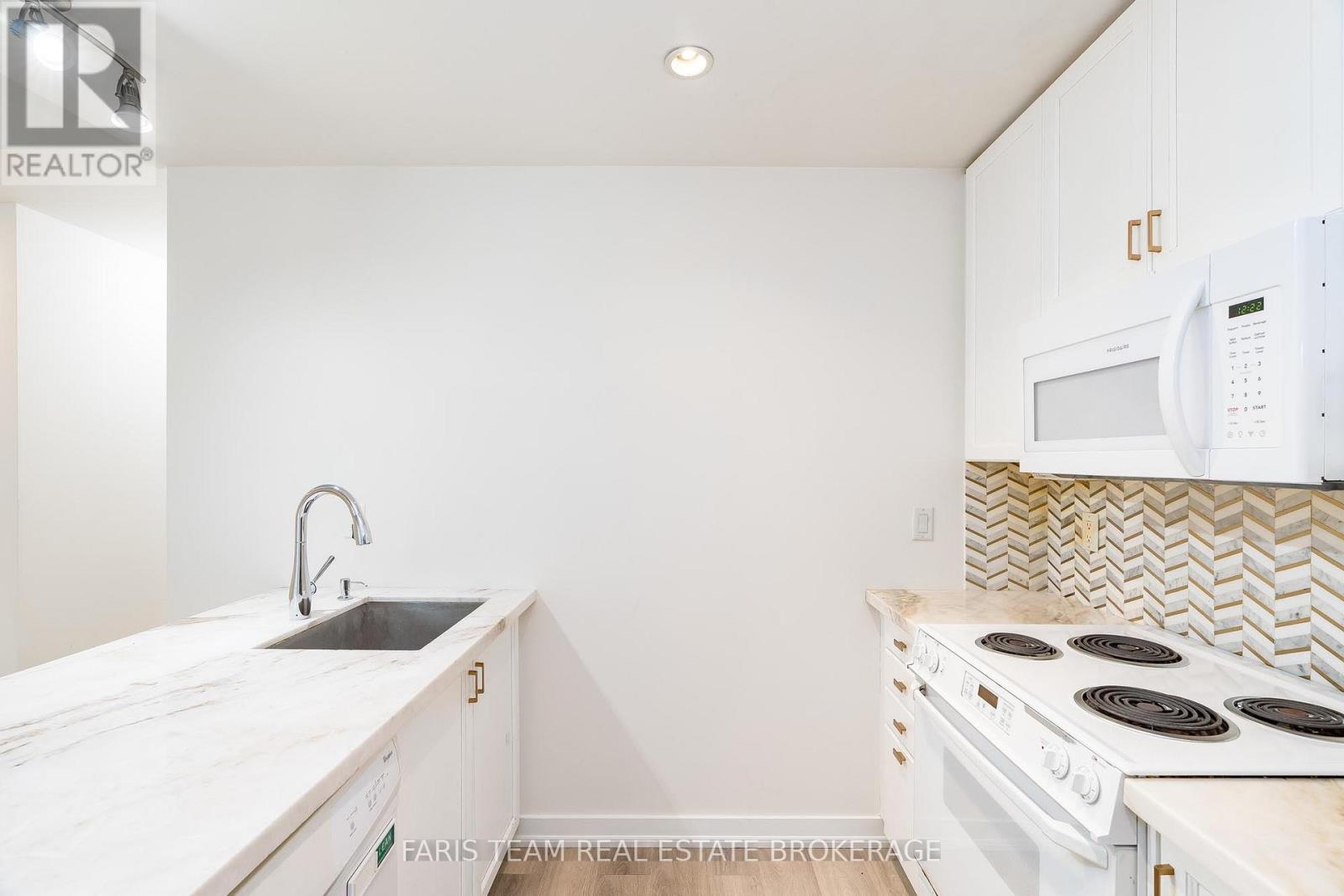 806 - 88 Palace Pier Court, Toronto, Ontario  M8V 4C2 - Photo 11 - W12971634