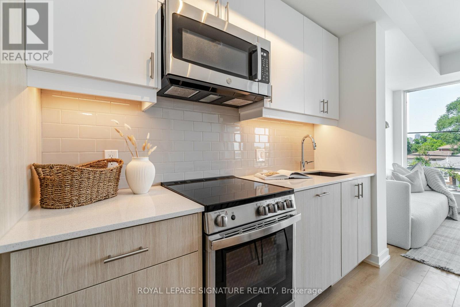 204 - 1195 The Queensway, Toronto, Ontario  M8Z 0H1 - Photo 6 - W12971644