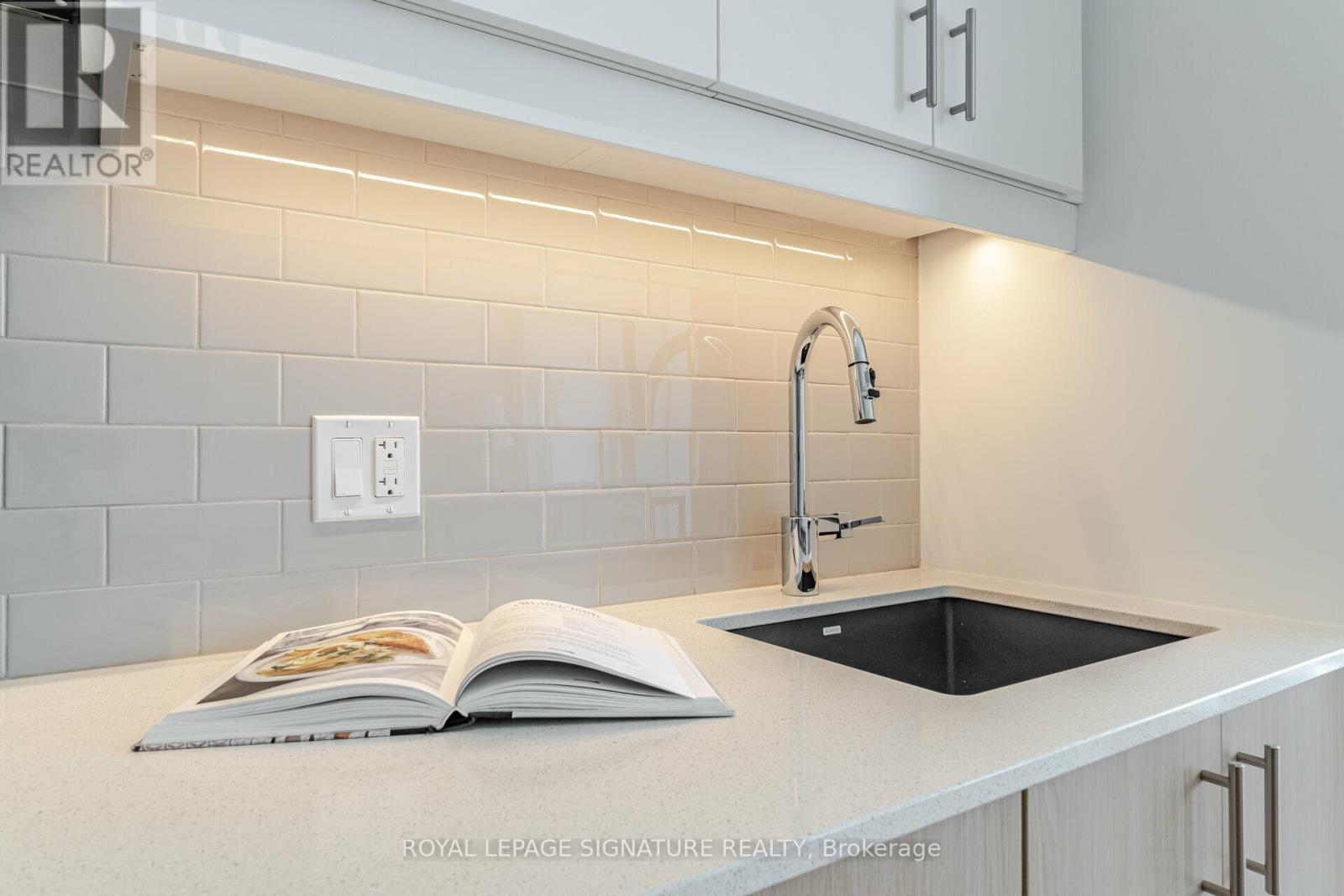 204 - 1195 The Queensway, Toronto, Ontario  M8Z 0H1 - Photo 7 - W12971644