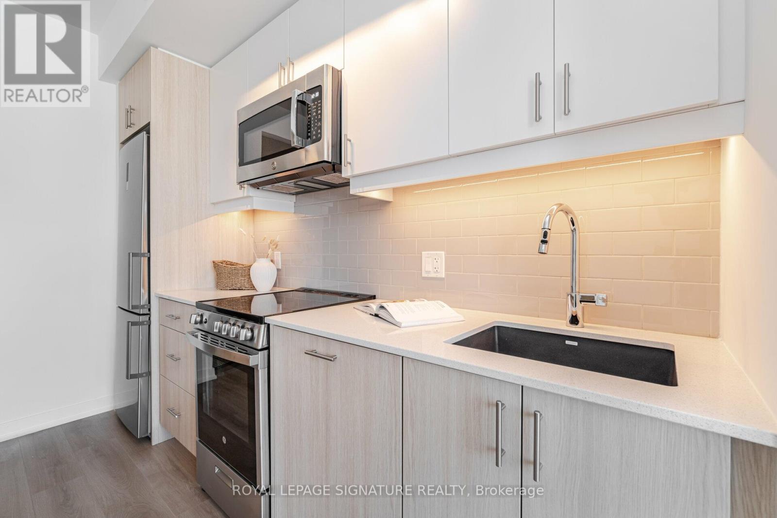 204 - 1195 The Queensway, Toronto, Ontario  M8Z 0H1 - Photo 8 - W12971644