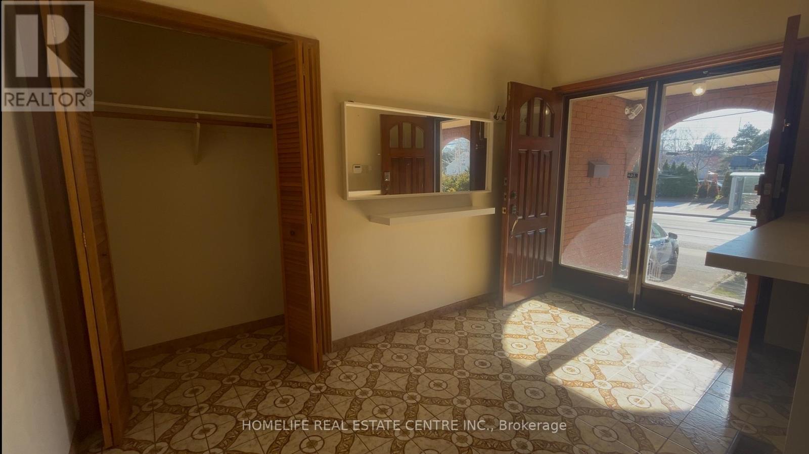 639 Royal York Road, Toronto, Ontario  M8Y 2S9 - Photo 4 - W12971650