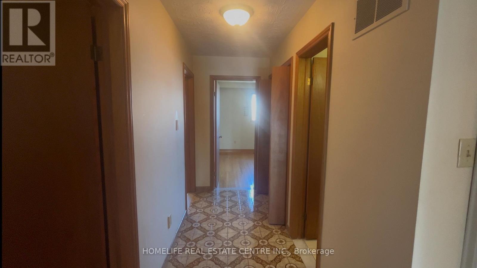 639 Royal York Road, Toronto, Ontario  M8Y 2S9 - Photo 8 - W12971650