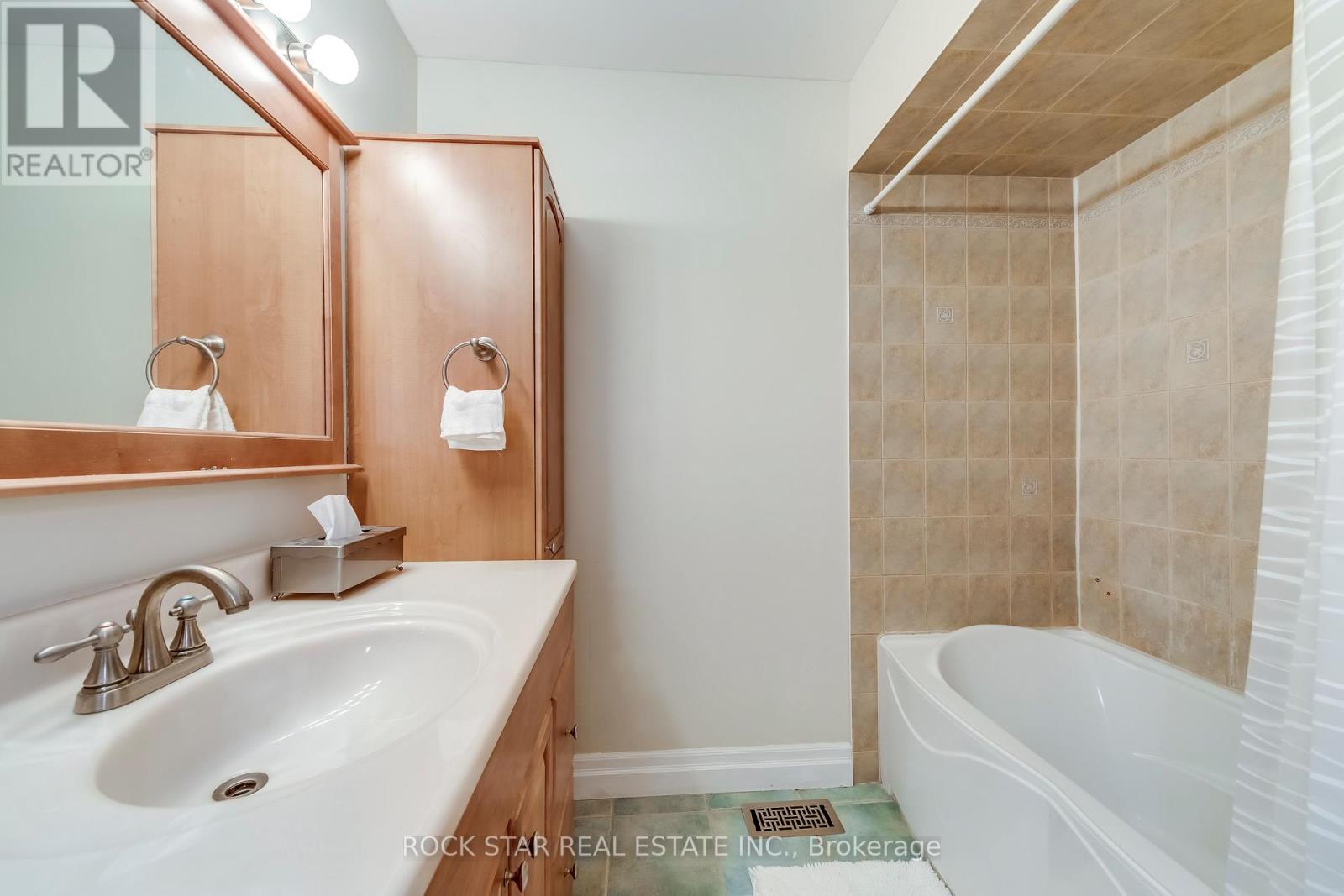 14 Cairnmore Court, Brampton, Ontario  L6Z 1T6 - Photo 19 - W12971662