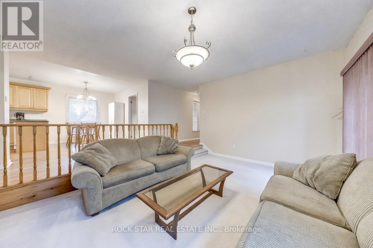 14 Cairnmore Court, Brampton, Ontario  L6Z 1T6 - Photo 9 - W12971662