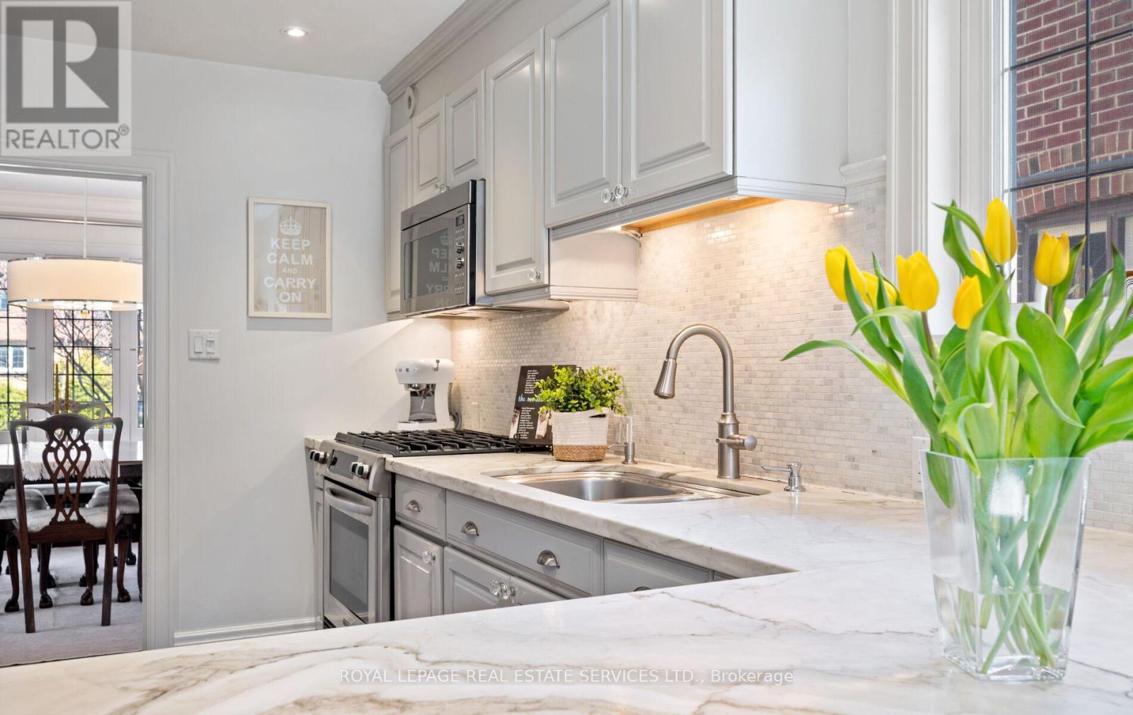 60 Thompson Avenue, Toronto, Ontario  M8Z 3T4 - Photo 12 - W12971668