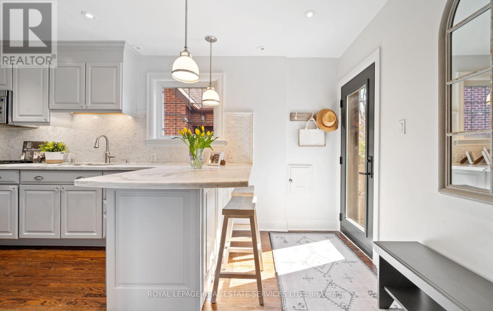 60 Thompson Avenue, Toronto, Ontario  M8Z 3T4 - Photo 13 - W12971668