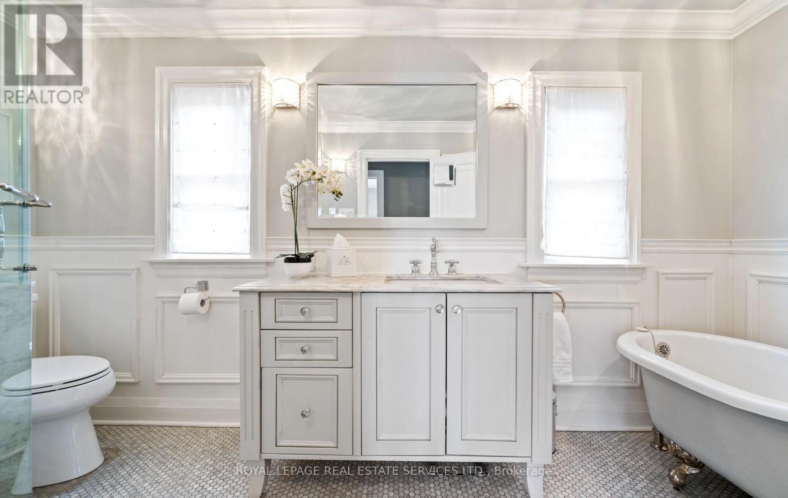 60 Thompson Avenue, Toronto, Ontario  M8Z 3T4 - Photo 20 - W12971668