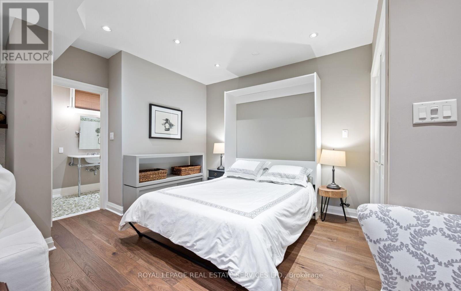 60 Thompson Avenue, Toronto, Ontario  M8Z 3T4 - Photo 27 - W12971668