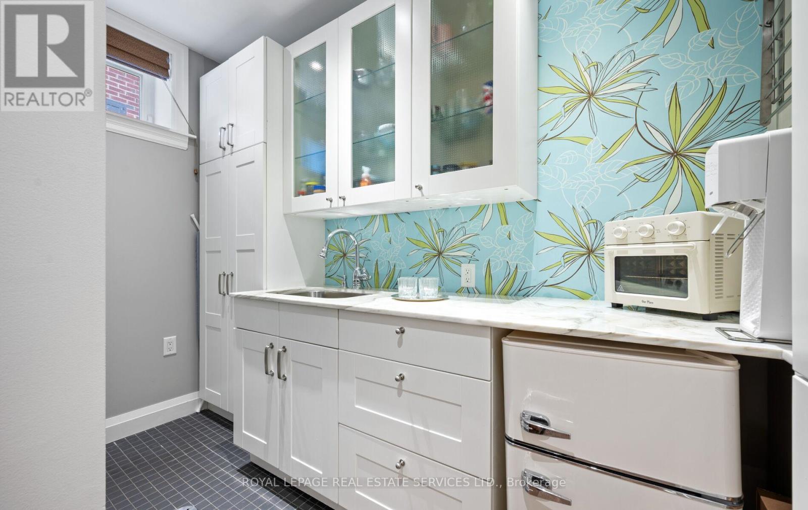 60 Thompson Avenue, Toronto, Ontario  M8Z 3T4 - Photo 30 - W12971668