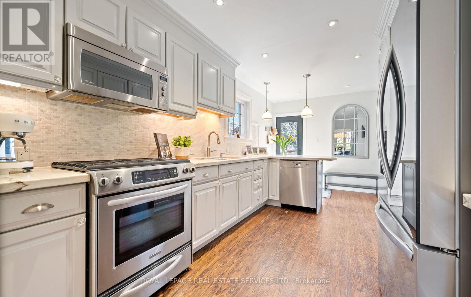 60 Thompson Avenue, Toronto, Ontario  M8Z 3T4 - Photo 9 - W12971668