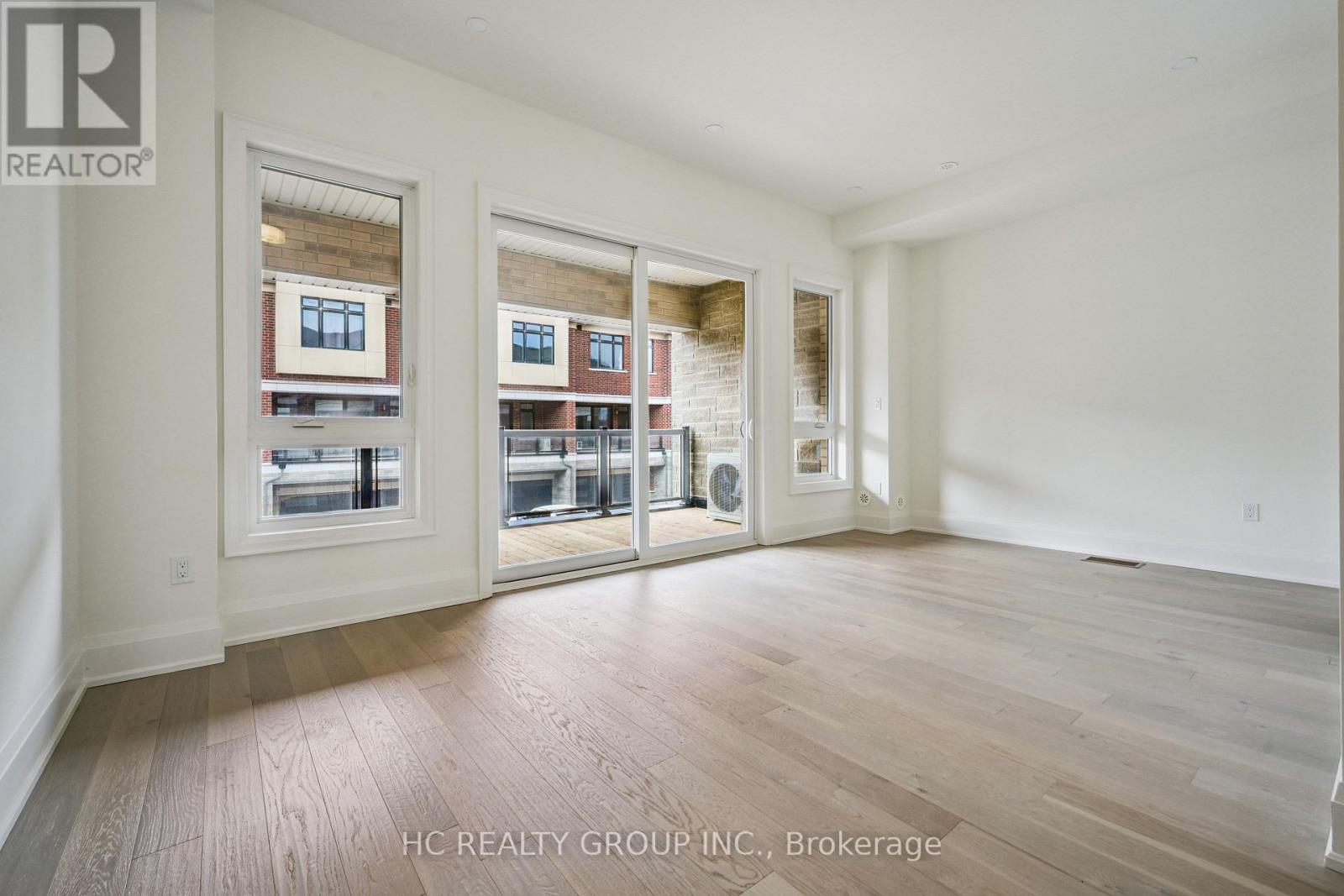 3316 Taha Gardens, Oakville, Ontario  L6M 5S1 - Photo 10 - W12971706