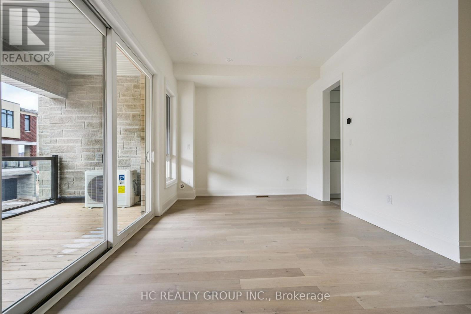 3316 Taha Gardens, Oakville, Ontario  L6M 5S1 - Photo 11 - W12971706