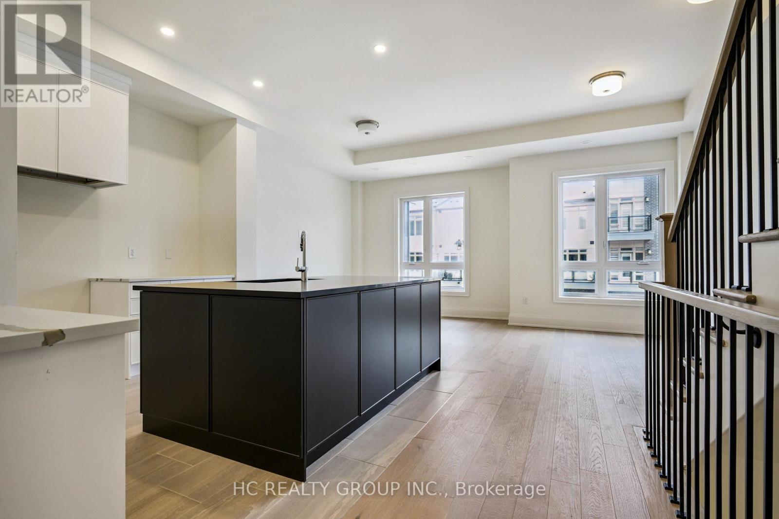 3316 Taha Gardens, Oakville, Ontario  L6M 5S1 - Photo 18 - W12971706