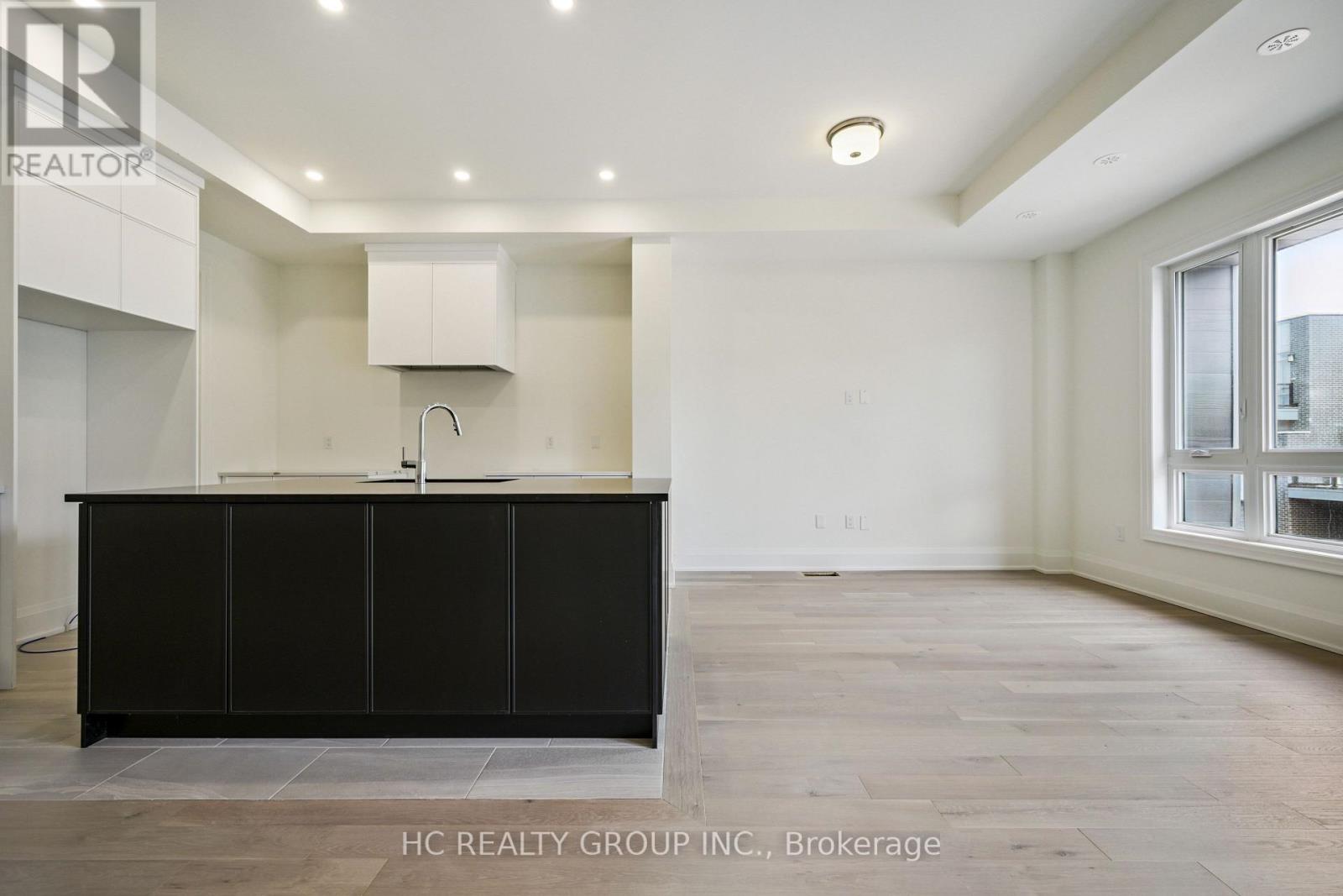 3316 Taha Gardens, Oakville, Ontario  L6M 5S1 - Photo 19 - W12971706