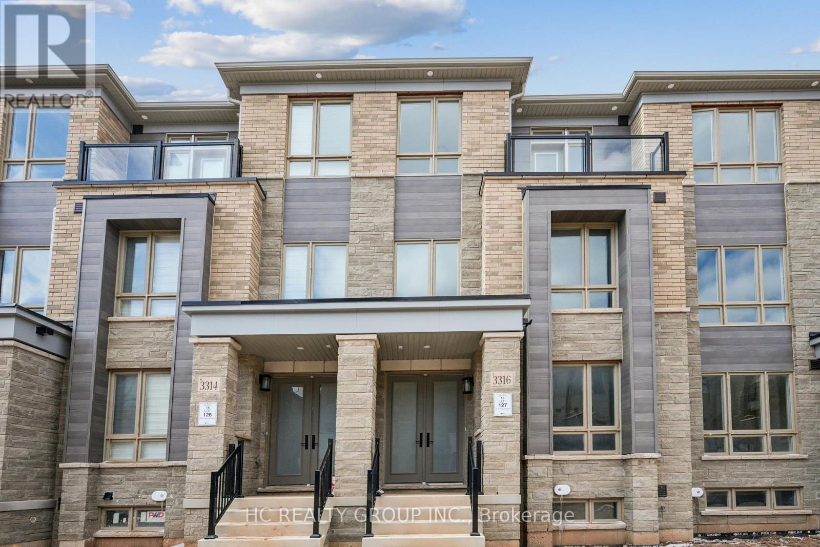 3316 Taha Gardens, Oakville, Ontario  L6M 5S1 - Photo 2 - W12971706