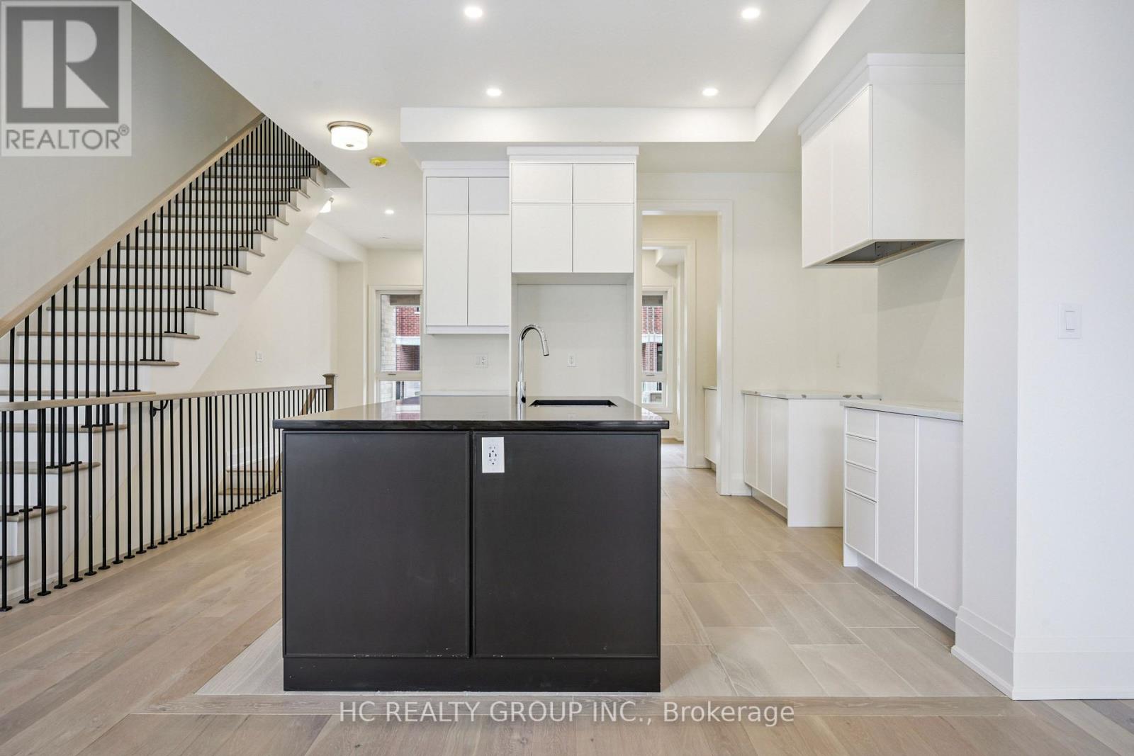 3316 Taha Gardens, Oakville, Ontario  L6M 5S1 - Photo 21 - W12971706