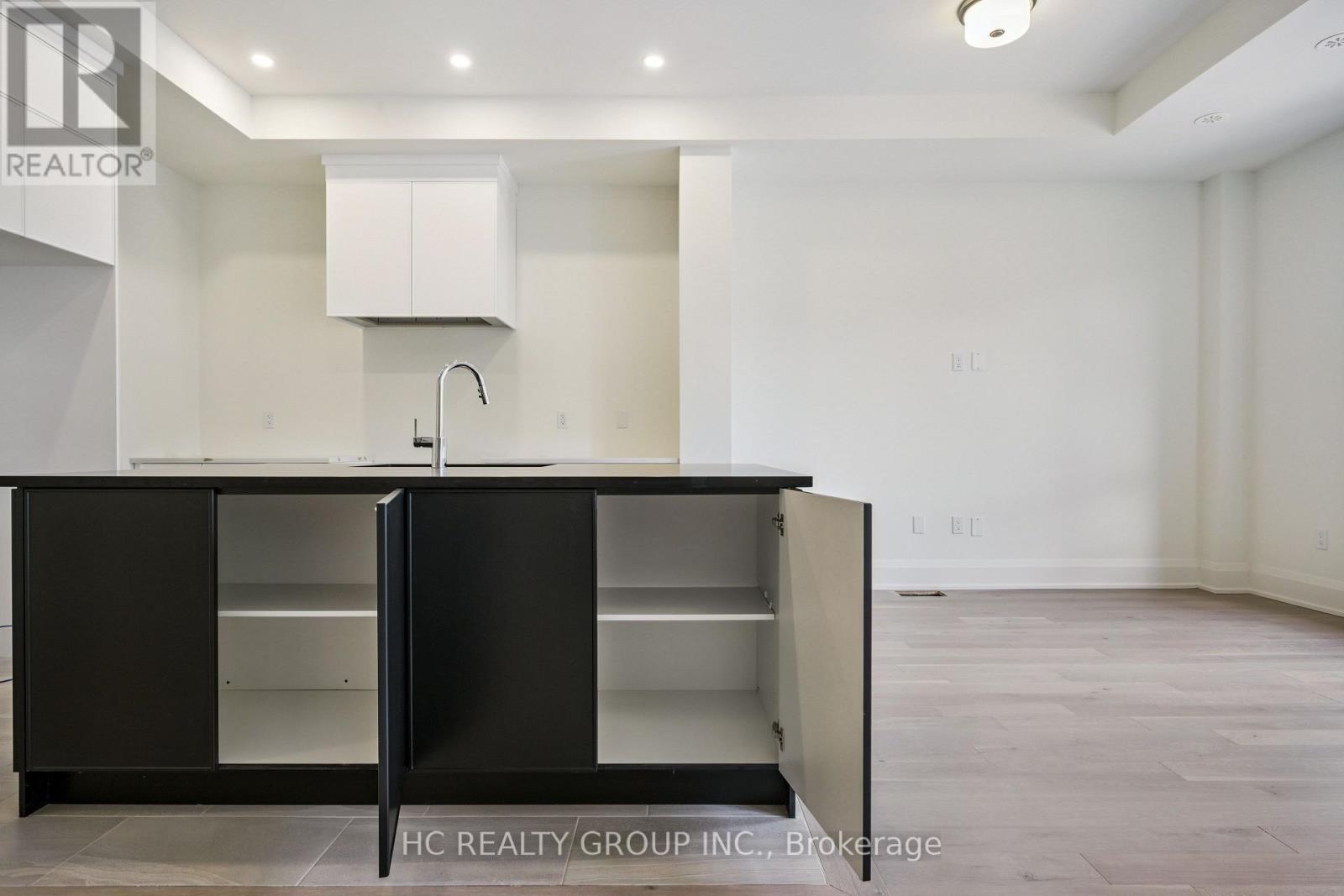 3316 Taha Gardens, Oakville, Ontario  L6M 5S1 - Photo 23 - W12971706