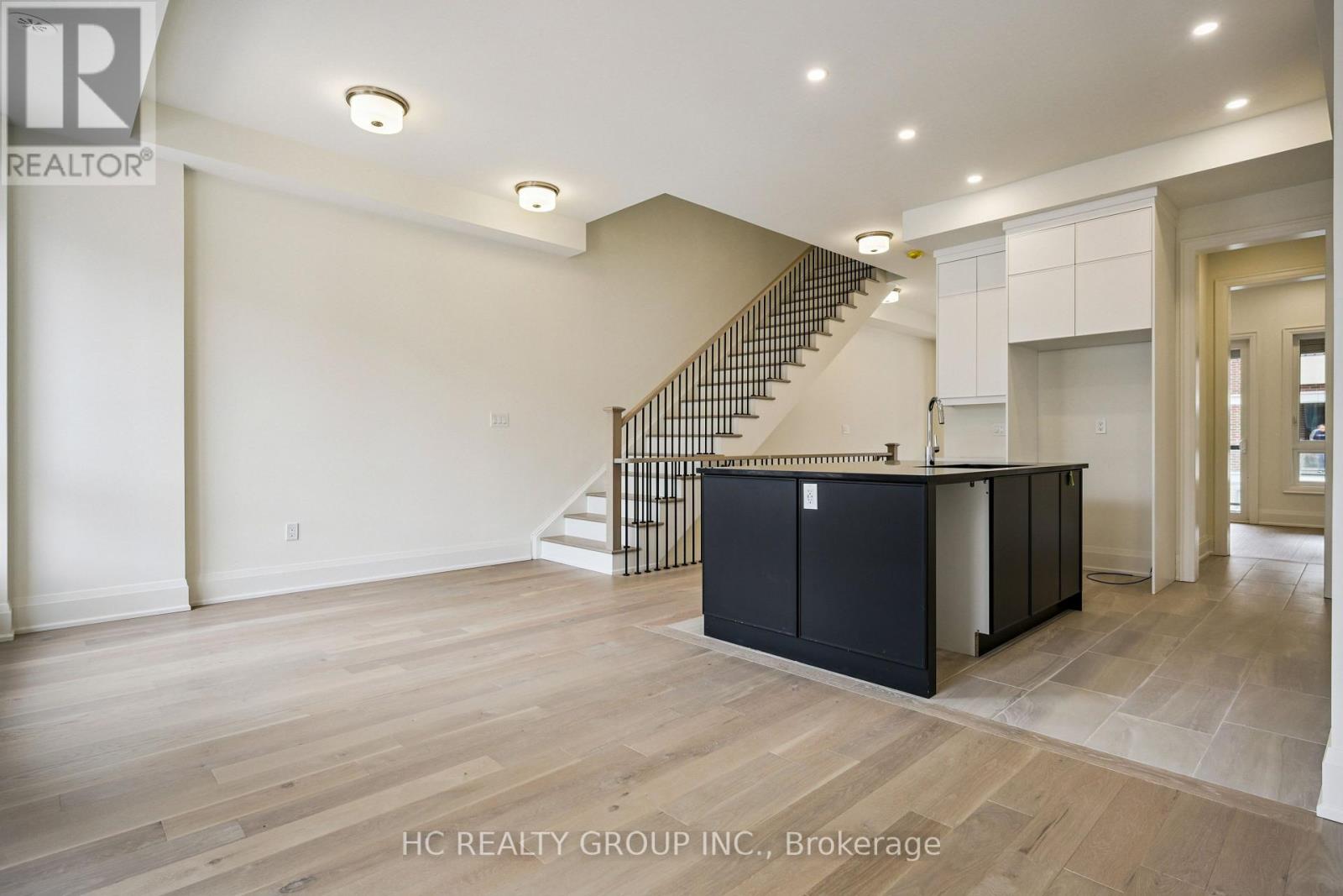 3316 Taha Gardens, Oakville, Ontario  L6M 5S1 - Photo 28 - W12971706