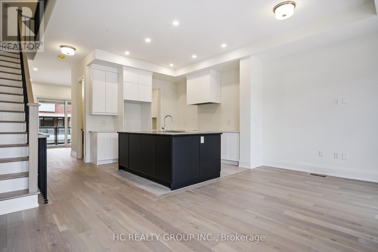 3316 Taha Gardens, Oakville, Ontario  L6M 5S1 - Photo 31 - W12971706