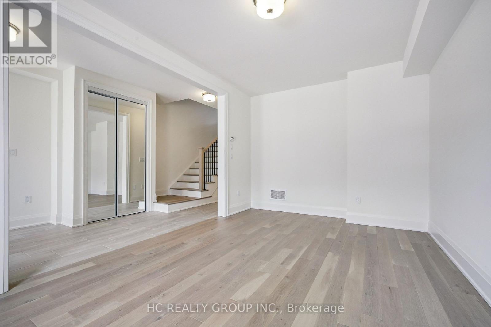 3316 Taha Gardens, Oakville, Ontario  L6M 5S1 - Photo 8 - W12971706