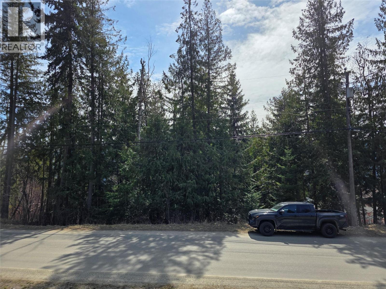 7502 Estate Drive, Anglemont, British Columbia