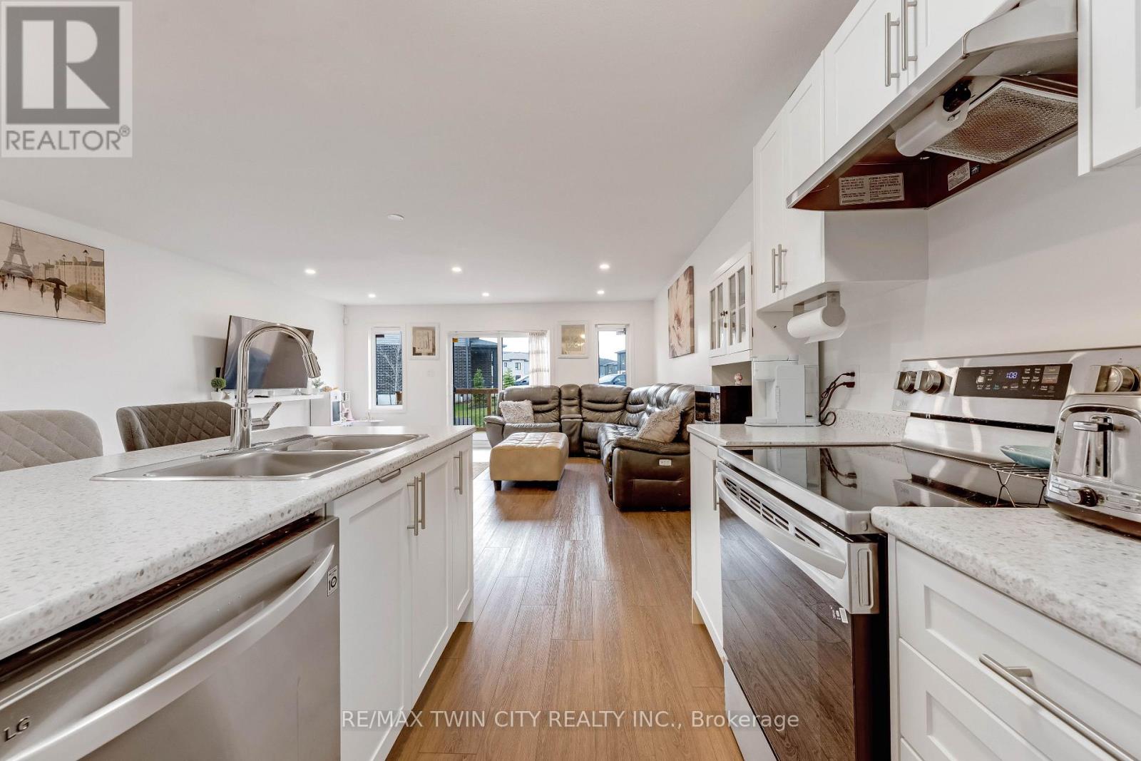 91 Pony Way, Kitchener, Ontario  N0B 2E0 - Photo 5 - X12971582