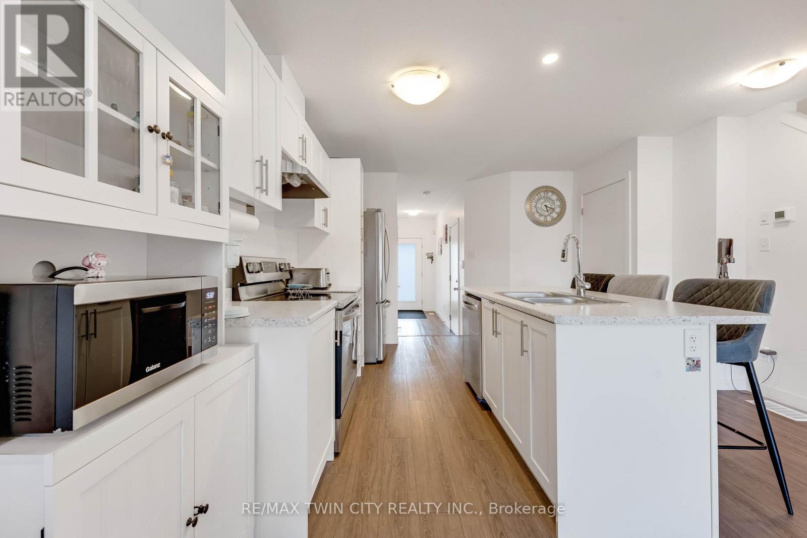 91 Pony Way, Kitchener, Ontario  N0B 2E0 - Photo 7 - X12971582