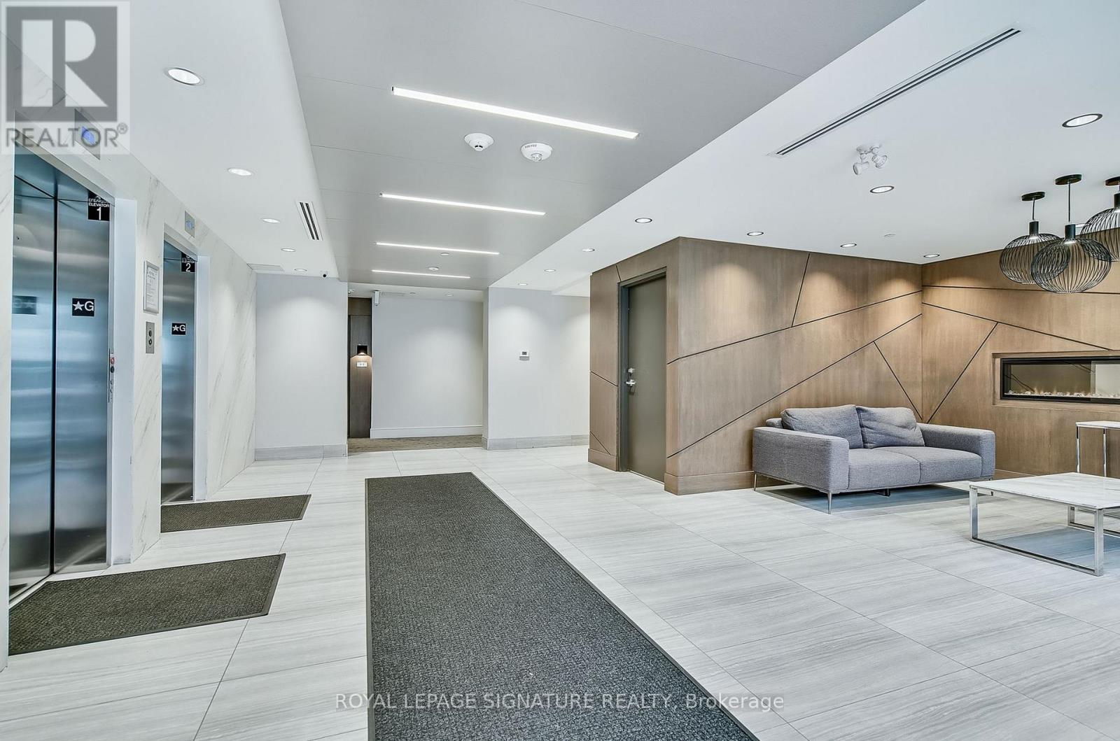 207 - 16 Markle Crescent, Hamilton, Ontario  L9G 0H4 - Photo 2 - X12971694