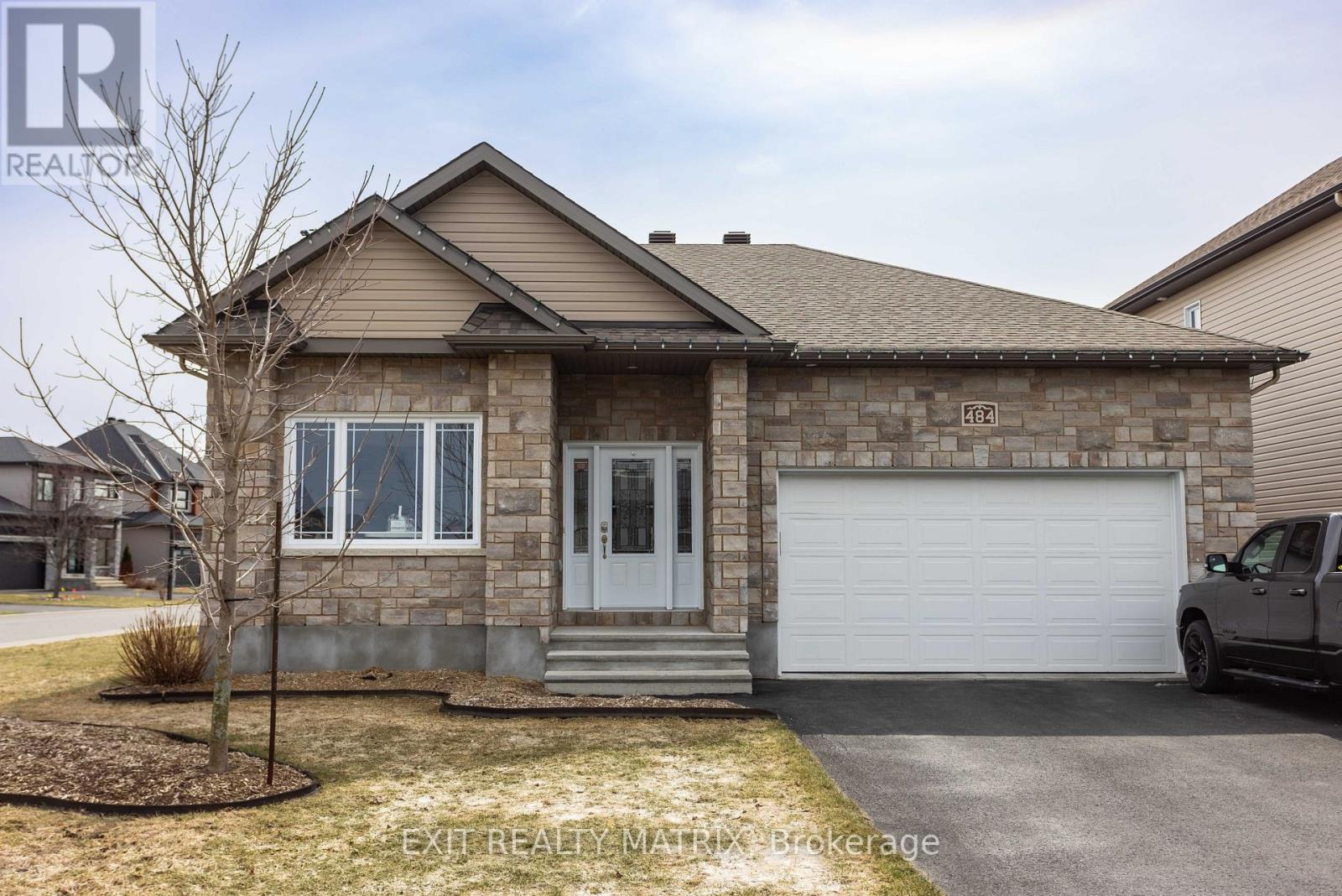 484 BRUGES STREET, Russell, Ontario