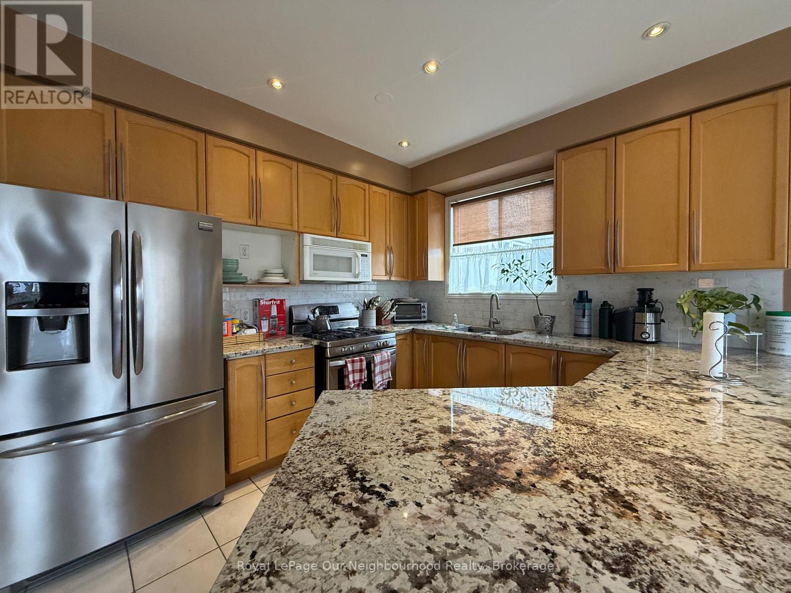 7071 Baskerville Run, Mississauga, Ontario  L5W 1A3 - Photo 10 - W12971928