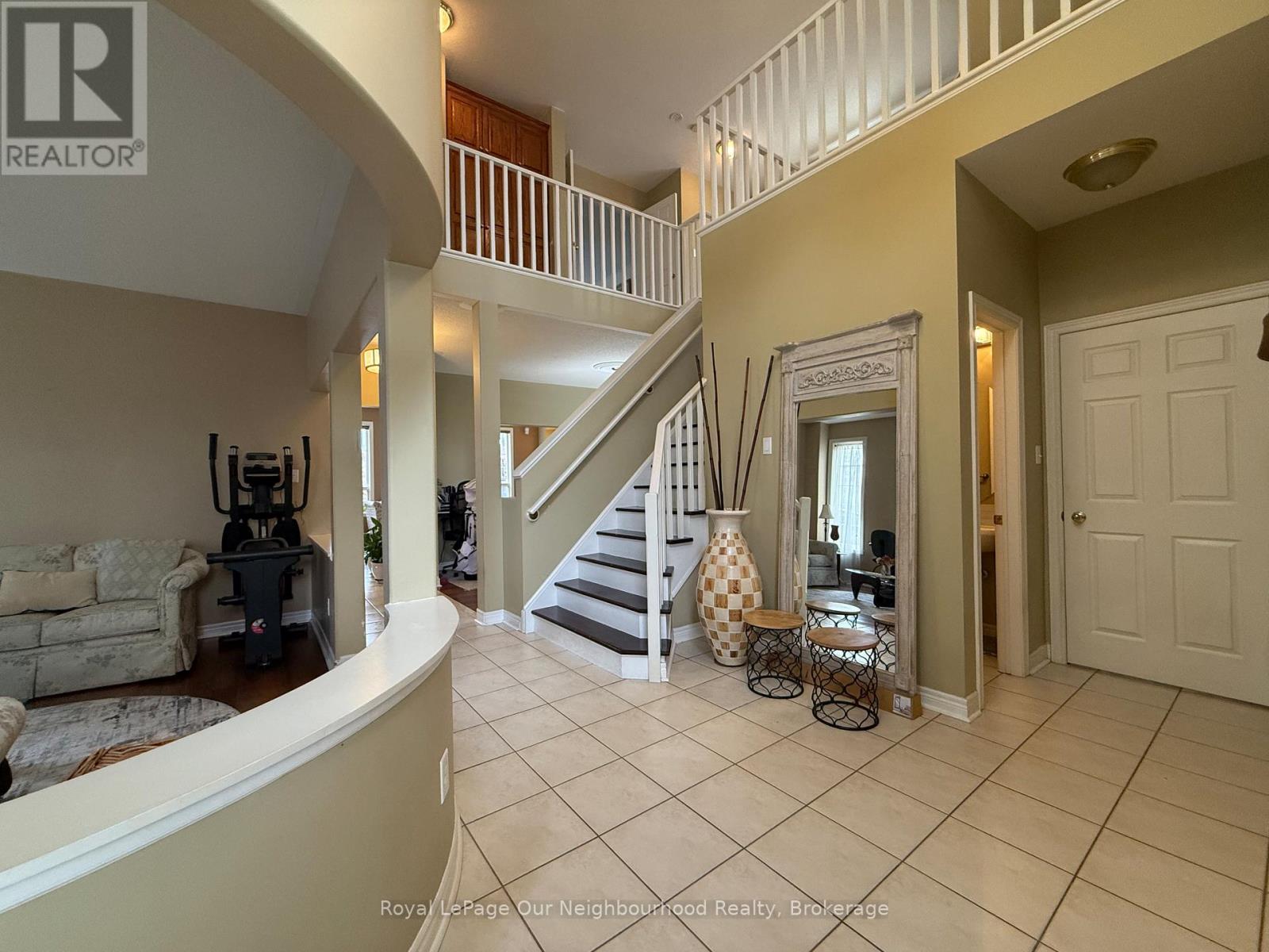 7071 Baskerville Run, Mississauga, Ontario  L5W 1A3 - Photo 3 - W12971928