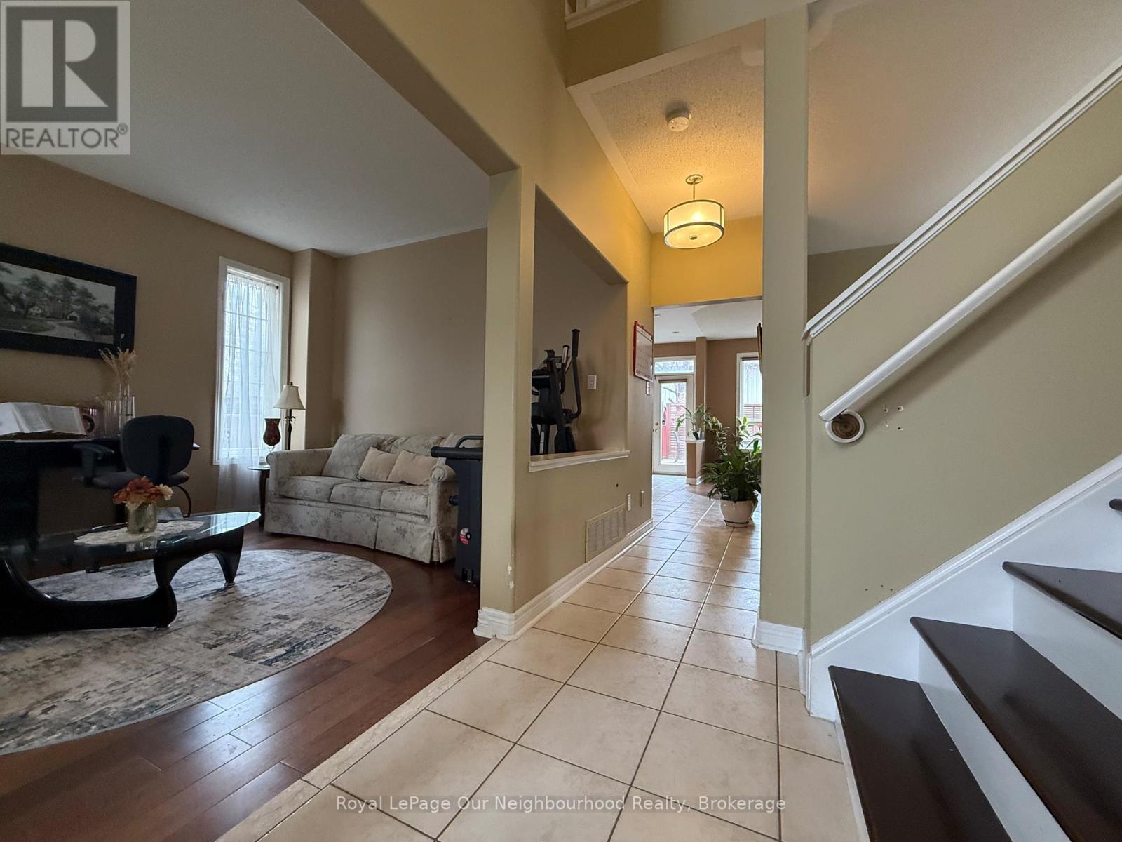 7071 Baskerville Run, Mississauga, Ontario  L5W 1A3 - Photo 4 - W12971928