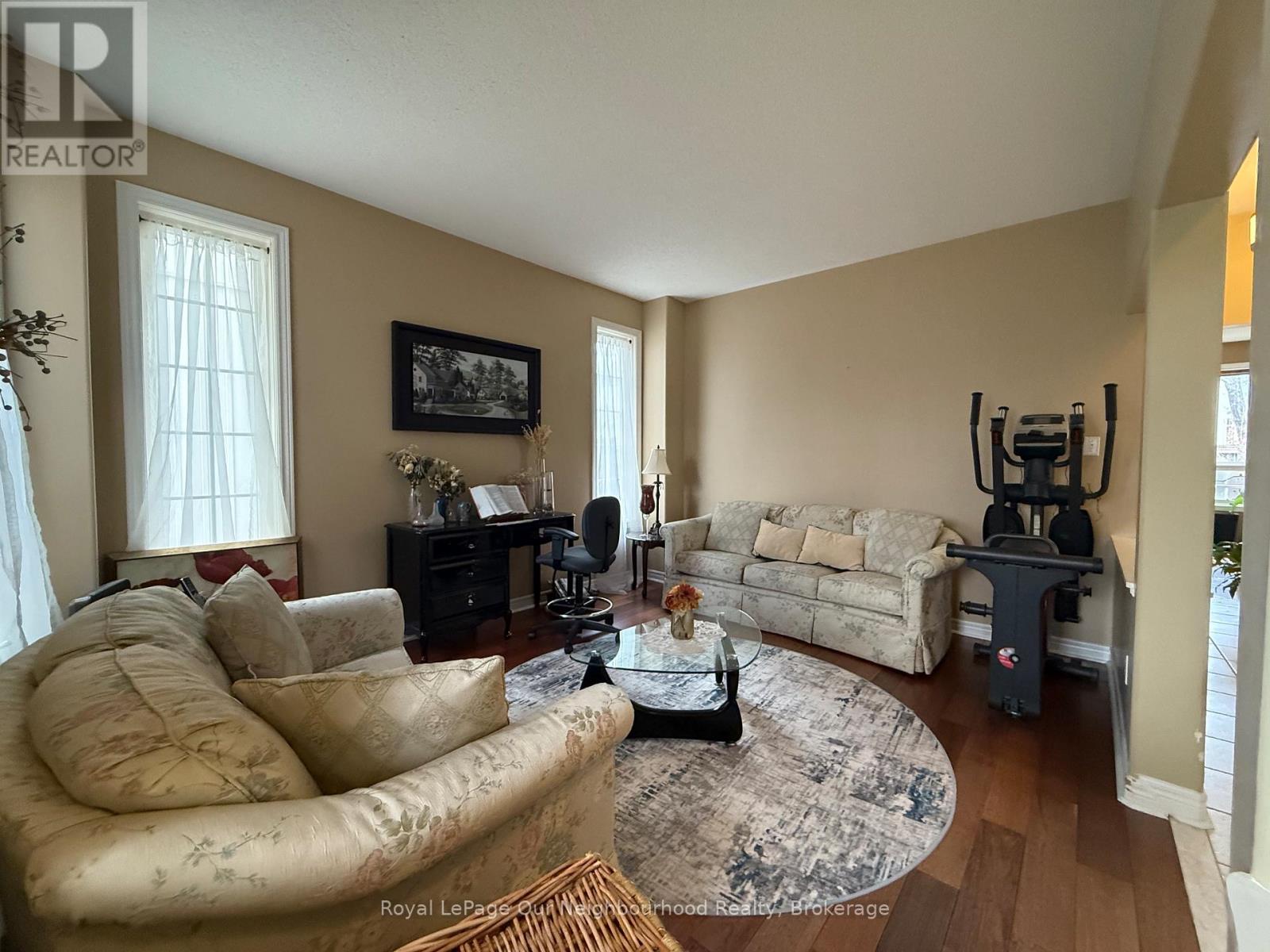 7071 Baskerville Run, Mississauga, Ontario  L5W 1A3 - Photo 5 - W12971928