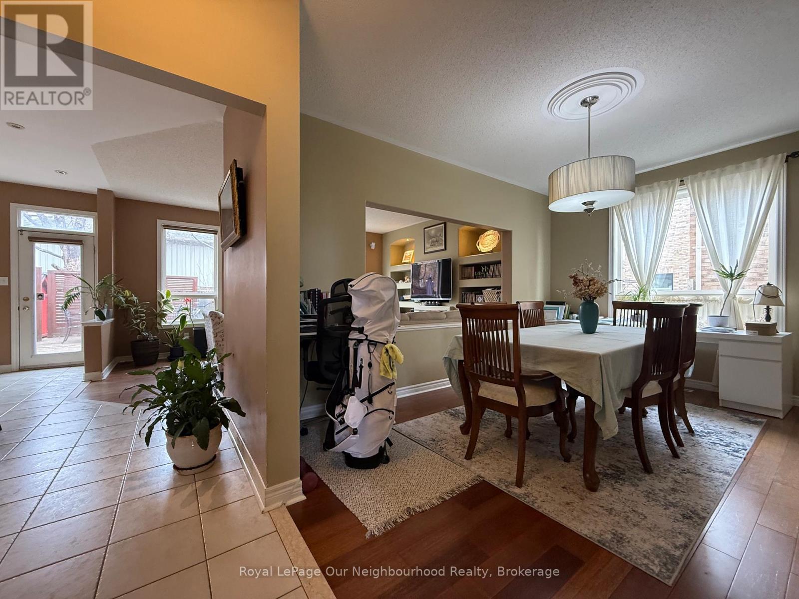 7071 Baskerville Run, Mississauga, Ontario  L5W 1A3 - Photo 7 - W12971928