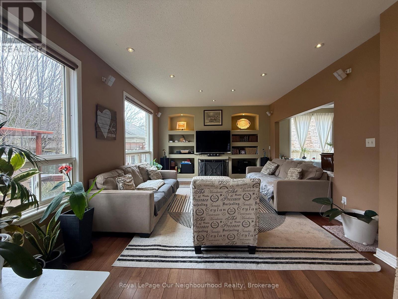 7071 Baskerville Run, Mississauga, Ontario  L5W 1A3 - Photo 8 - W12971928