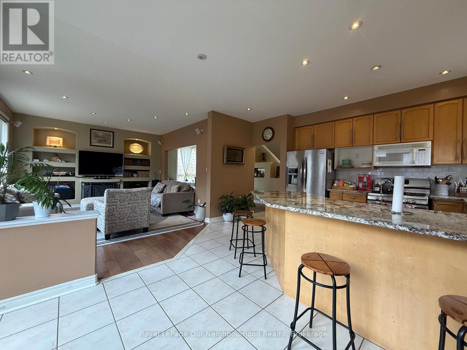 7071 Baskerville Run, Mississauga, Ontario  L5W 1A3 - Photo 9 - W12971928