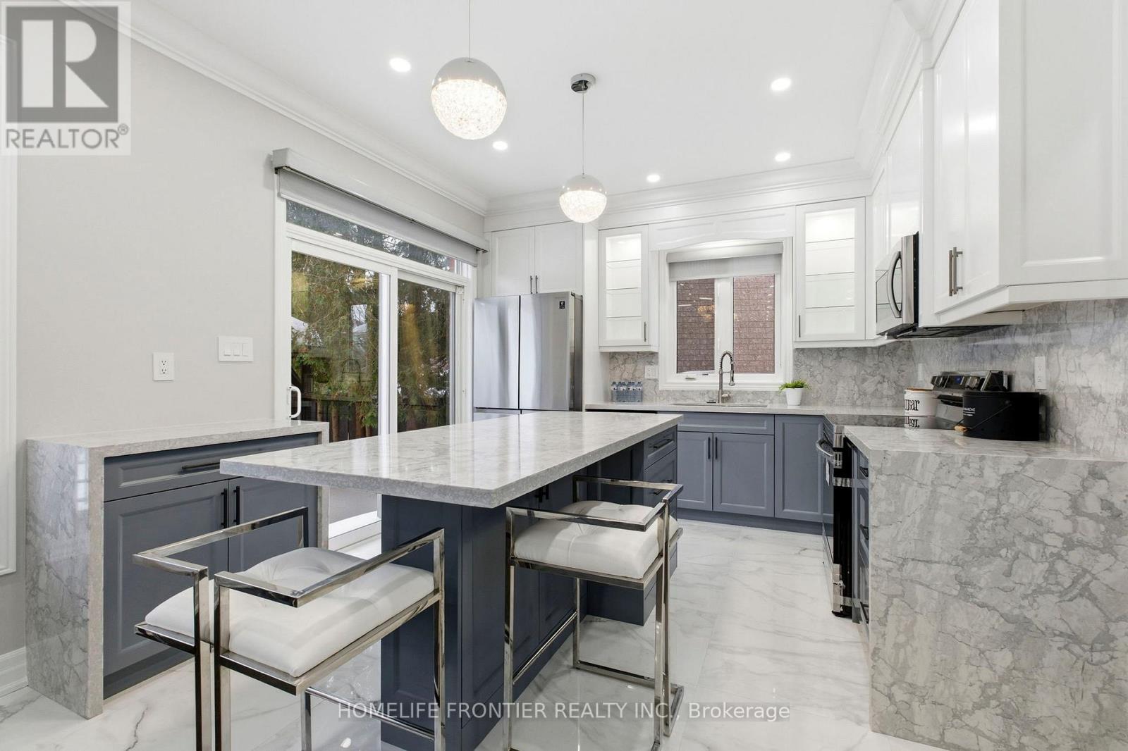 107 Mynden Way, Newmarket, Ontario  L3X 3B7 - Photo 3 - N12971372