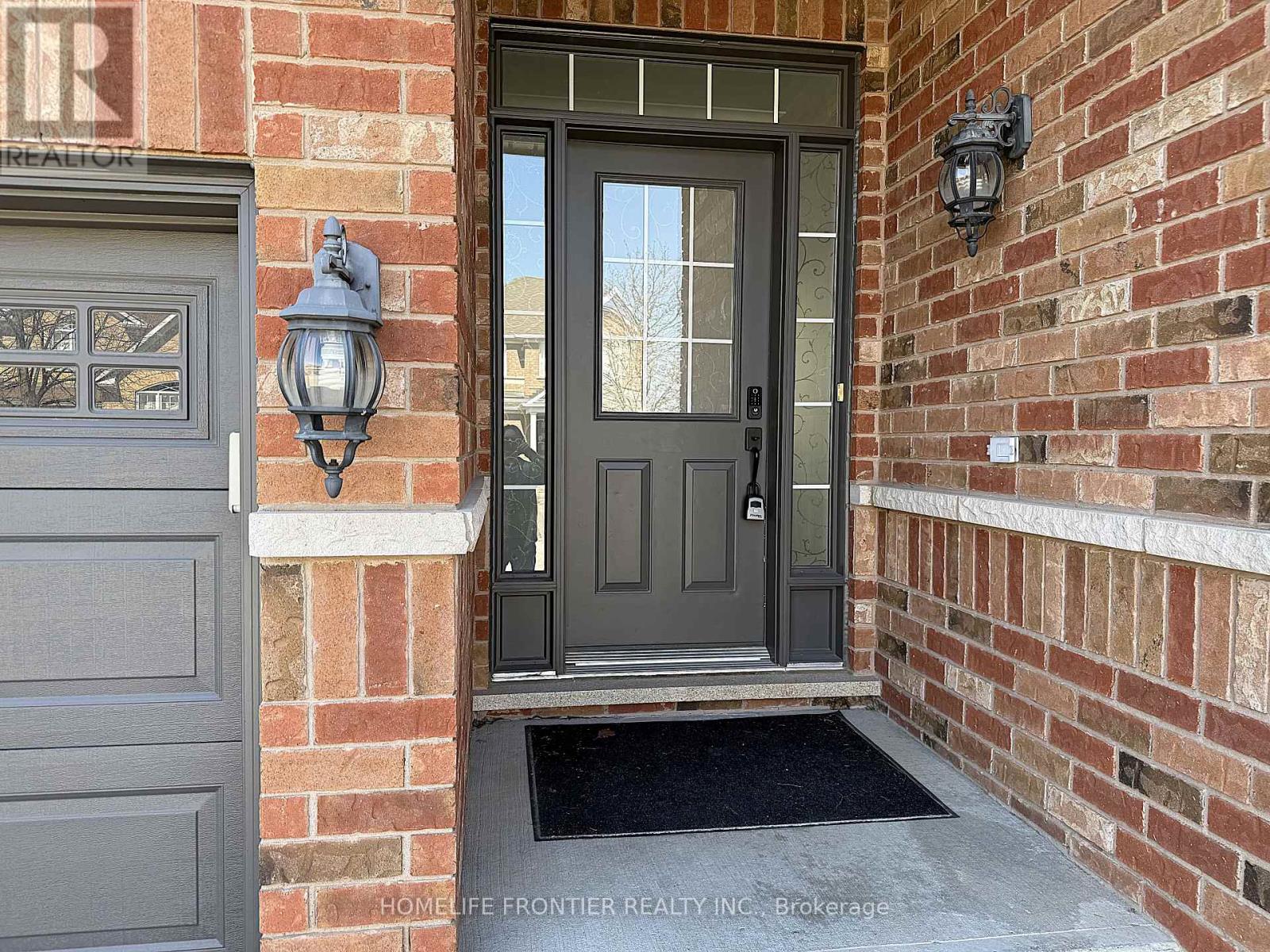 107 Mynden Way, Newmarket, Ontario  L3X 3B7 - Photo 2 - N12971372