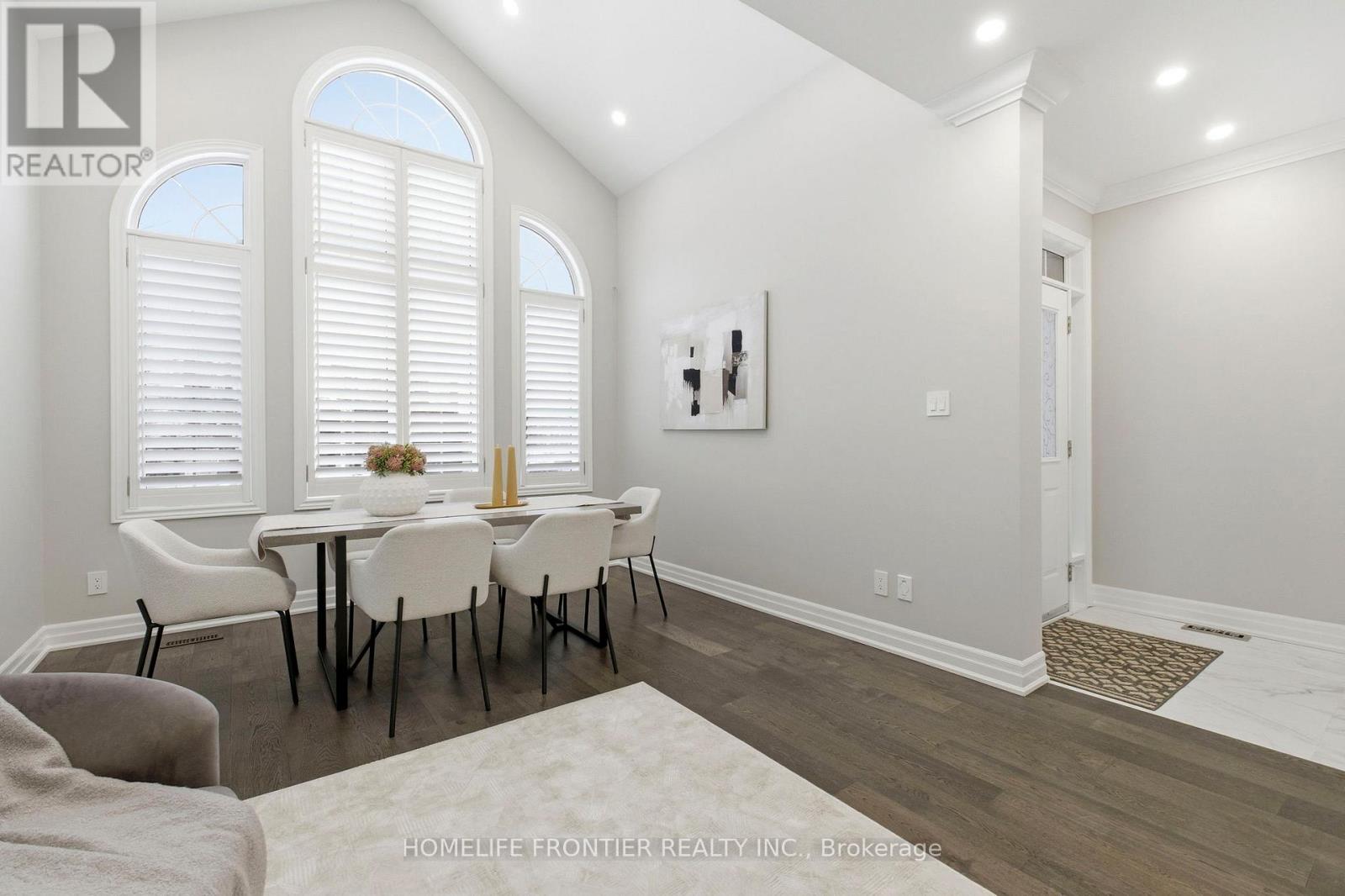 107 Mynden Way, Newmarket, Ontario  L3X 3B7 - Photo 7 - N12971372