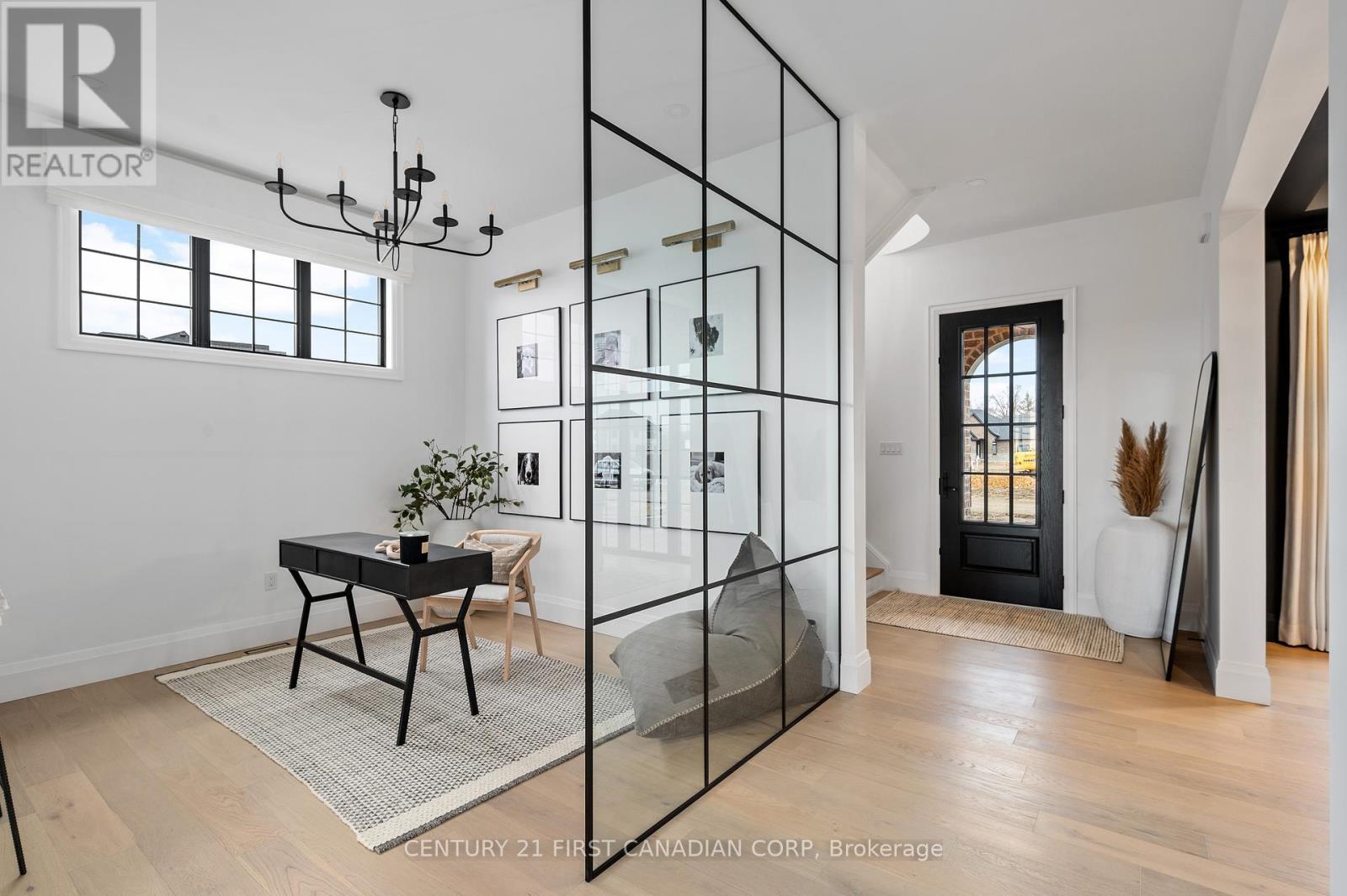 Photo 4 of 19 for 862 White Pine Street