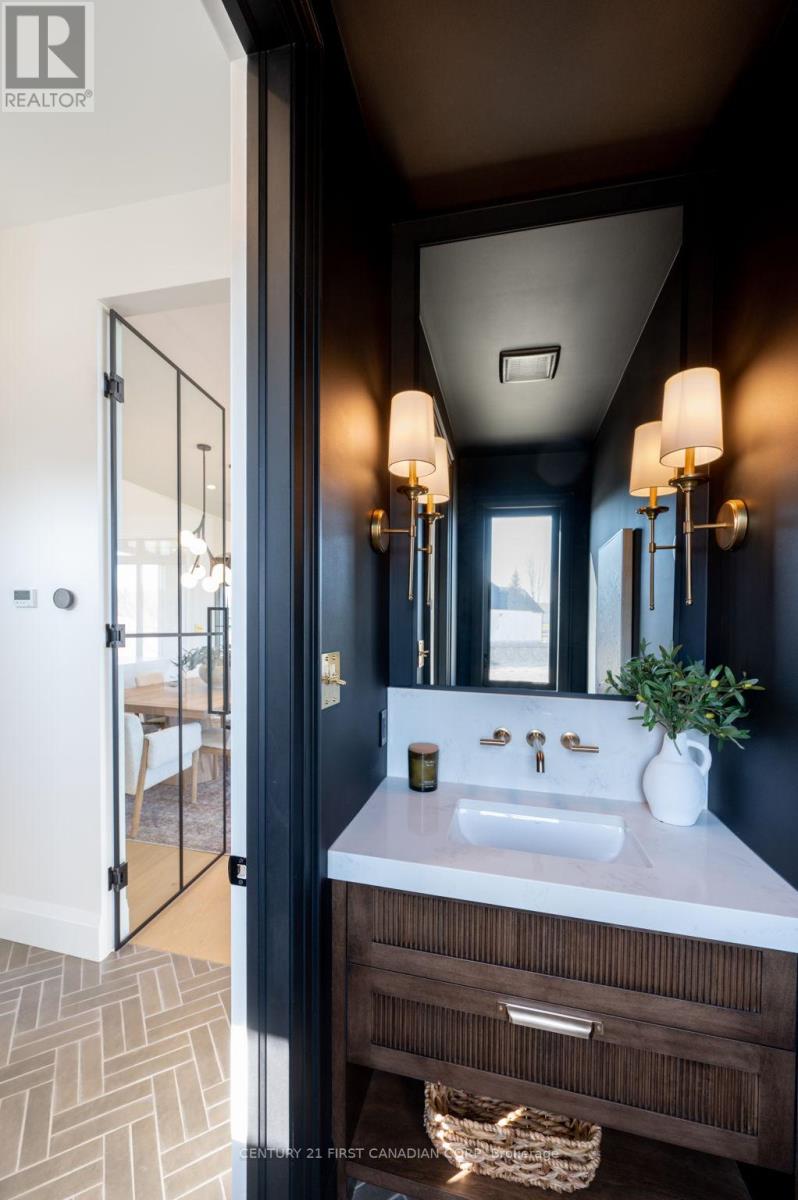 Photo 9 of 17 for 851 White Pine Street