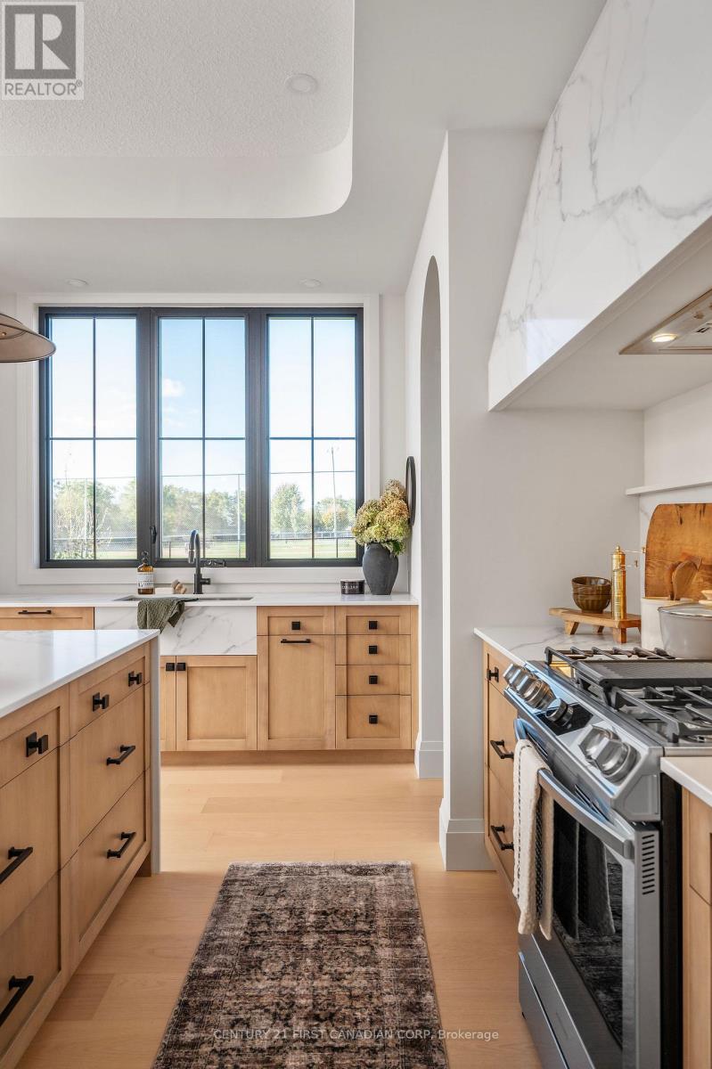 Photo 6 of 13 for 863 White Pine Street