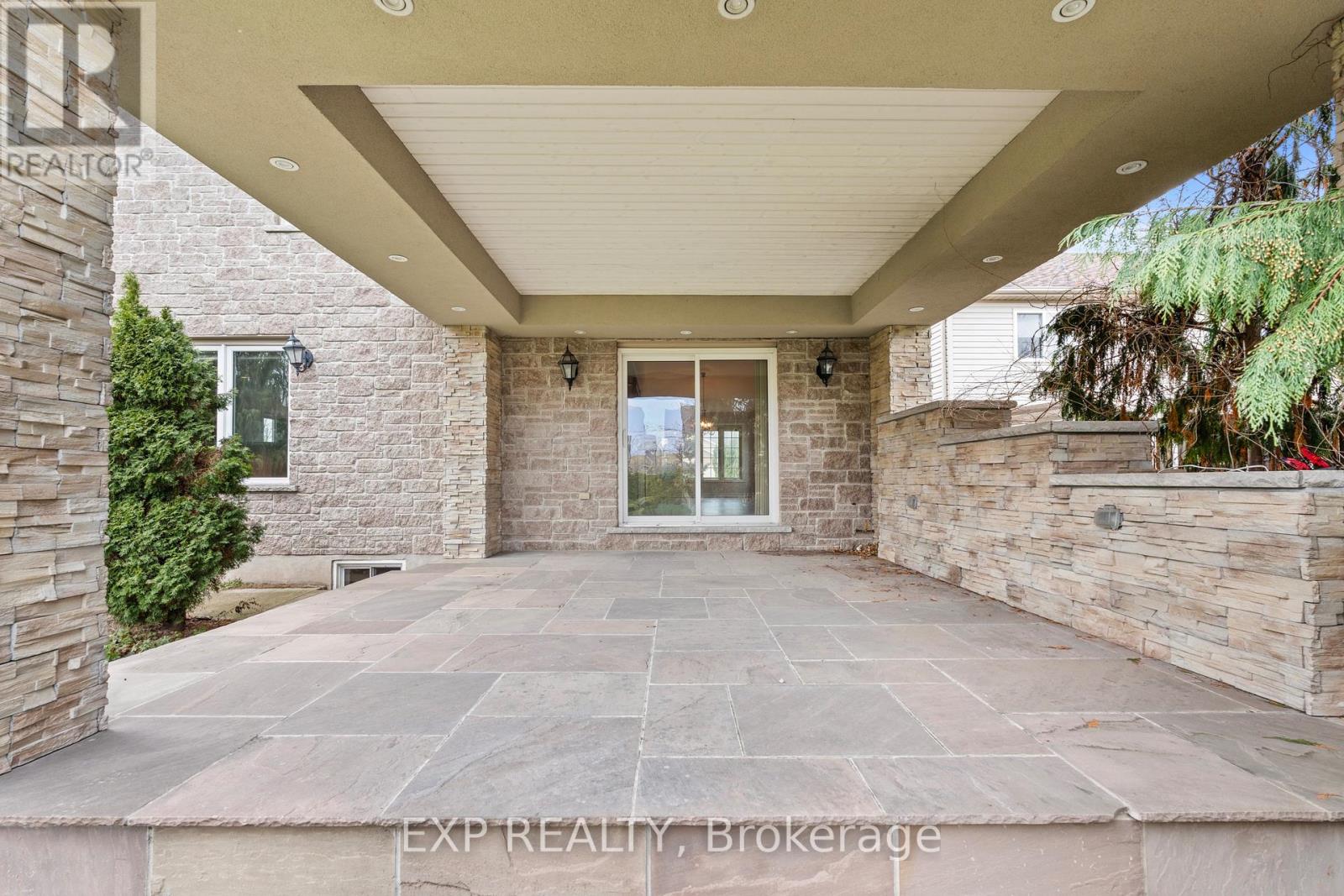 8233 Costabile Drive, Niagara Falls, Ontario  L2H 3L2 - Photo 40 - X12960566