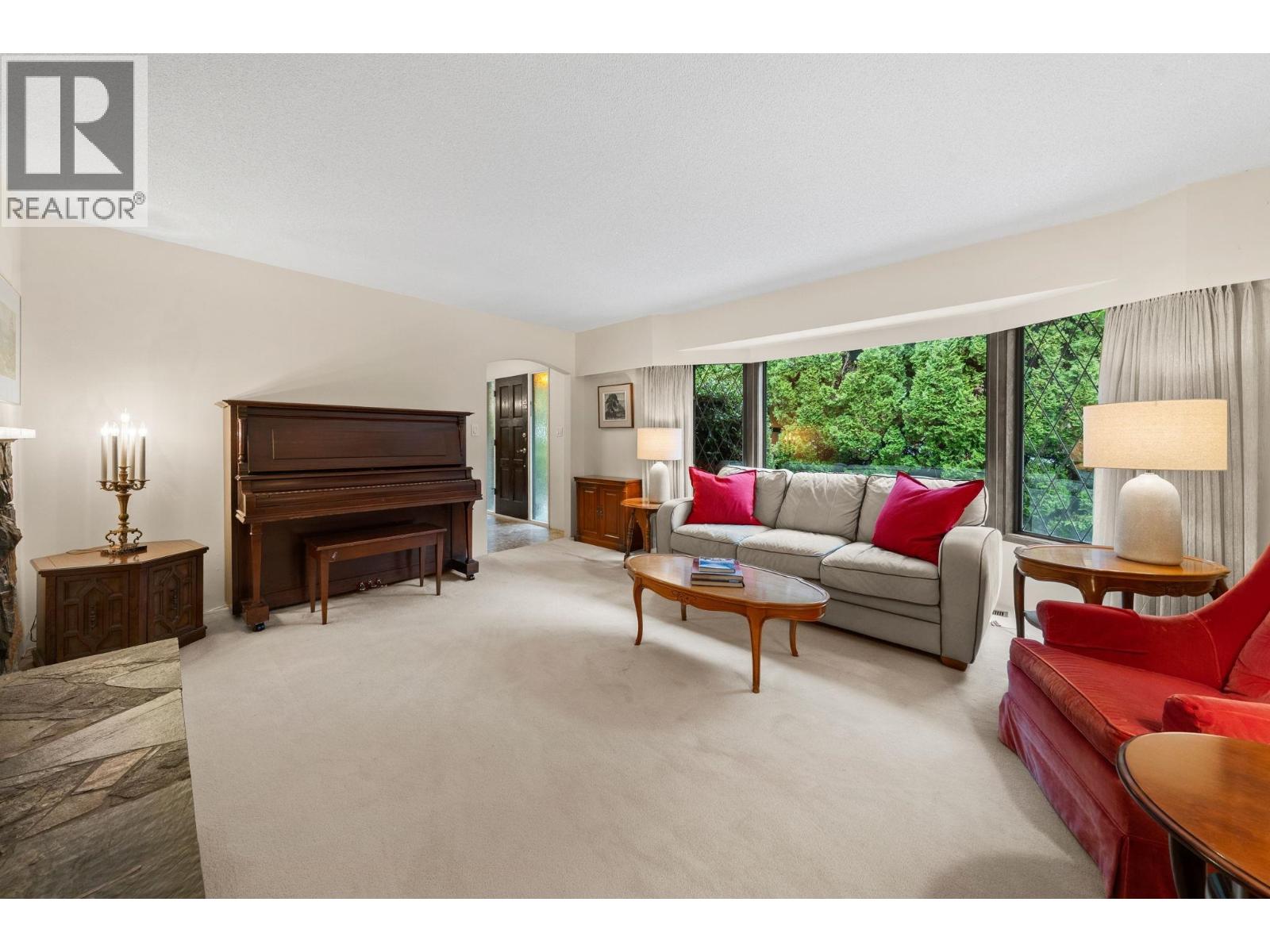 4877 Cedarcrest Avenue, North Vancouver, British Columbia  V7R 3R6 - Photo 4 - R3098858