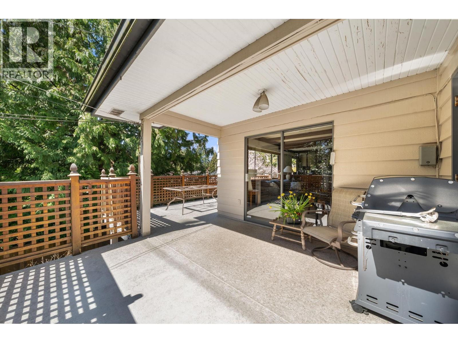 4877 Cedarcrest Avenue, North Vancouver, British Columbia  V7R 3R6 - Photo 17 - R3098858