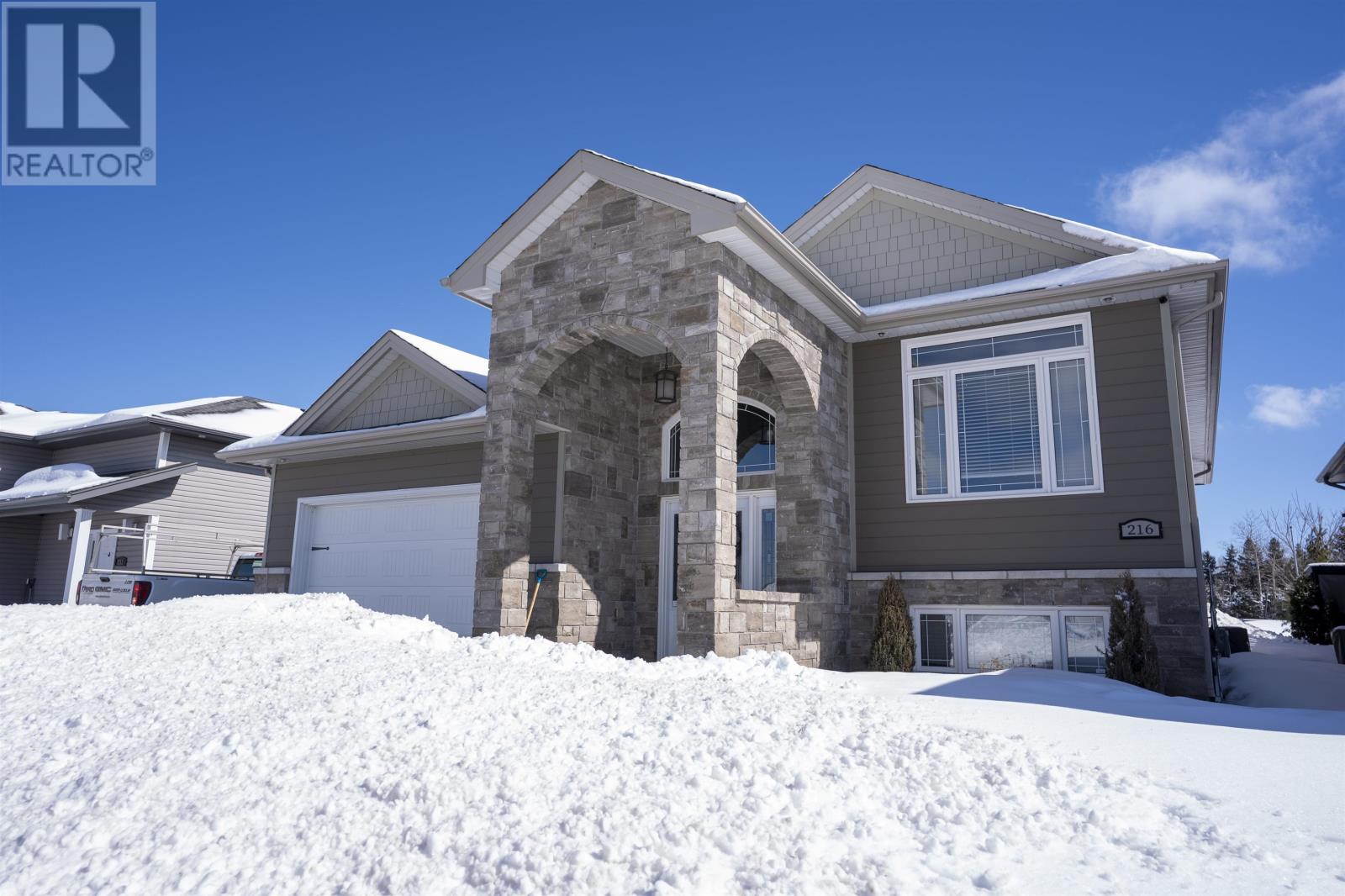 216 Cougar CRES, Thunder Bay, Ontario