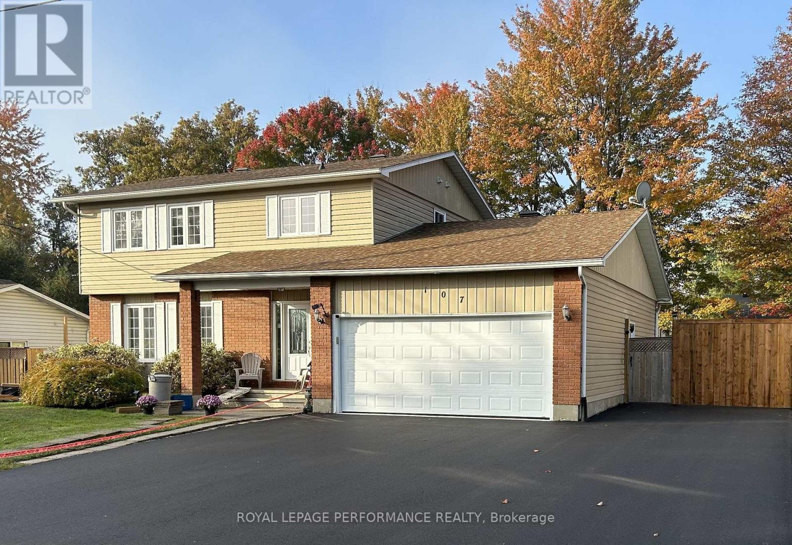 107 DUNLOP CRESCENT, Russell, Ontario