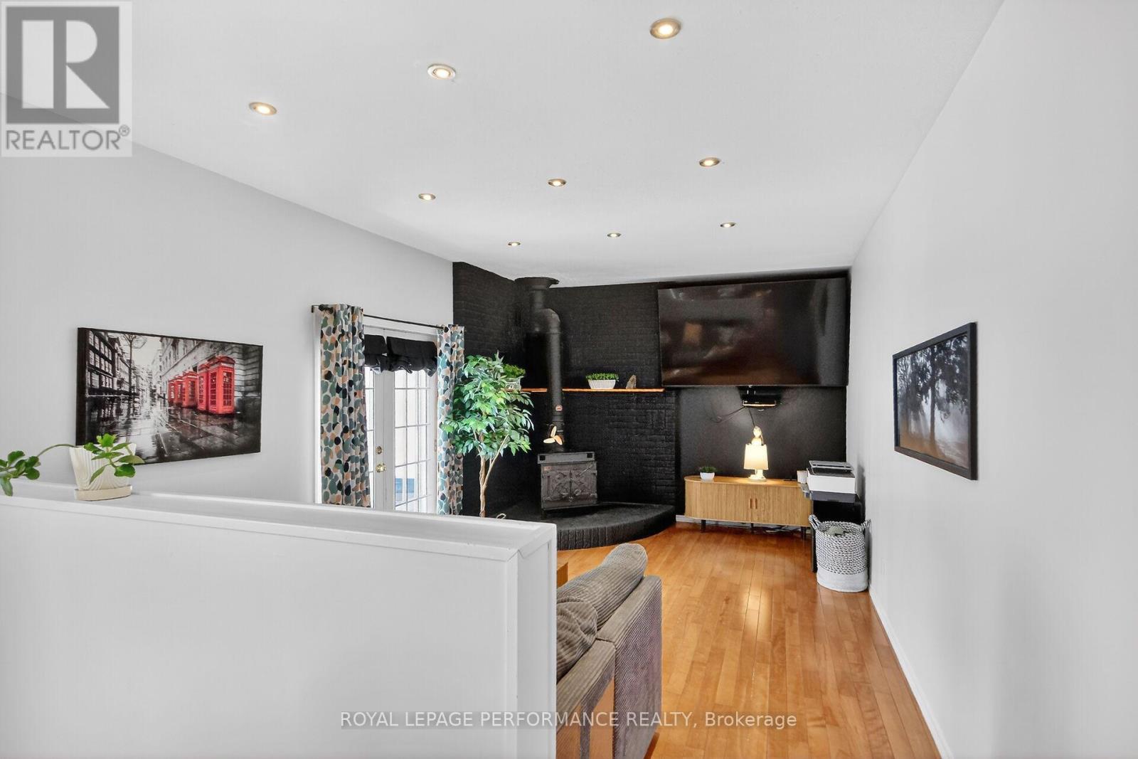 107 Dunlop Crescent, Russell, Ontario  K4R 1B3 - Photo 21 - X12971918