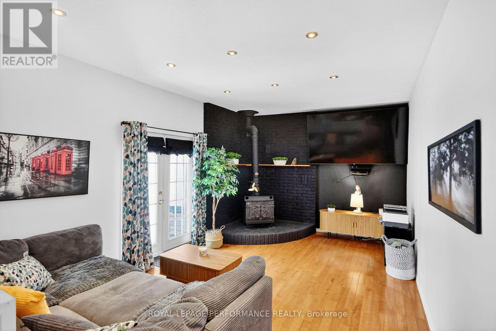 107 Dunlop Crescent, Russell, Ontario  K4R 1B3 - Photo 22 - X12971918